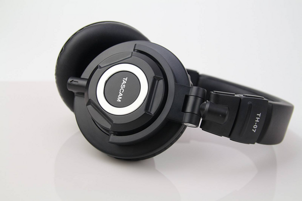 TH-07 HIGH DEFINITION MONITOR HEADPHONES