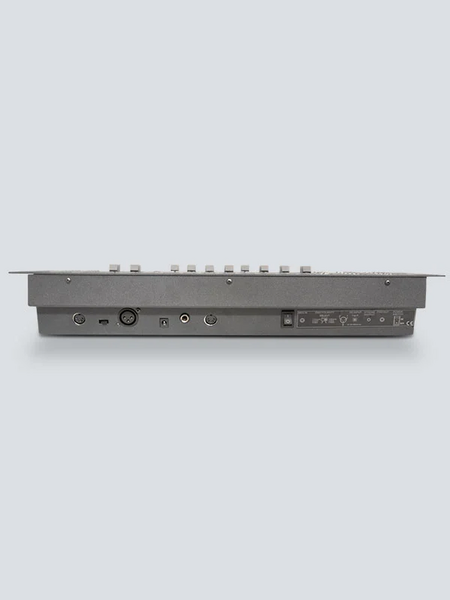 OBEY40 DMX CHANNELS: 192 / DMX CONNECTORS: 3-PIN XLR / RACKMOUNT: 3U